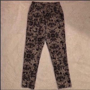 Alice Through The Looking Glass Collection Pants
Size 6